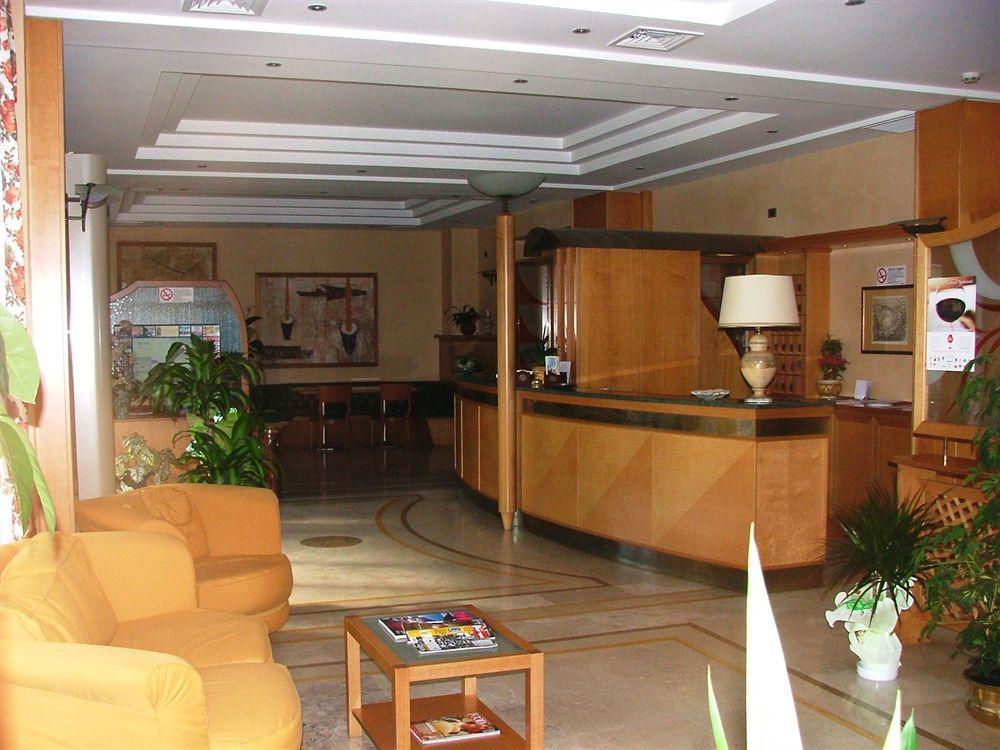 צ'לנו Hotel Lory & Ristorante Ferraro מראה חיצוני תמונה