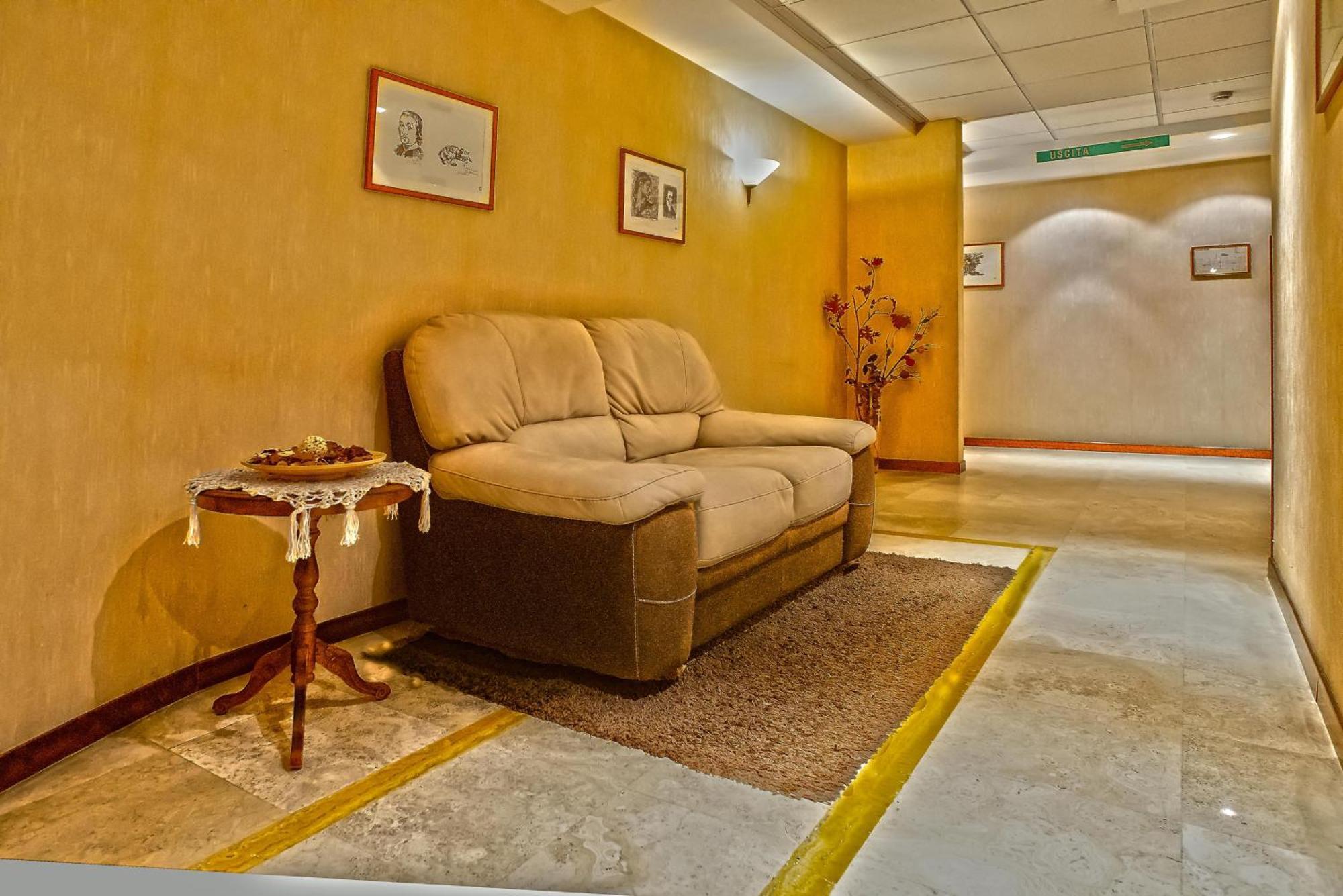 צ'לנו Hotel Lory & Ristorante Ferraro מראה חיצוני תמונה