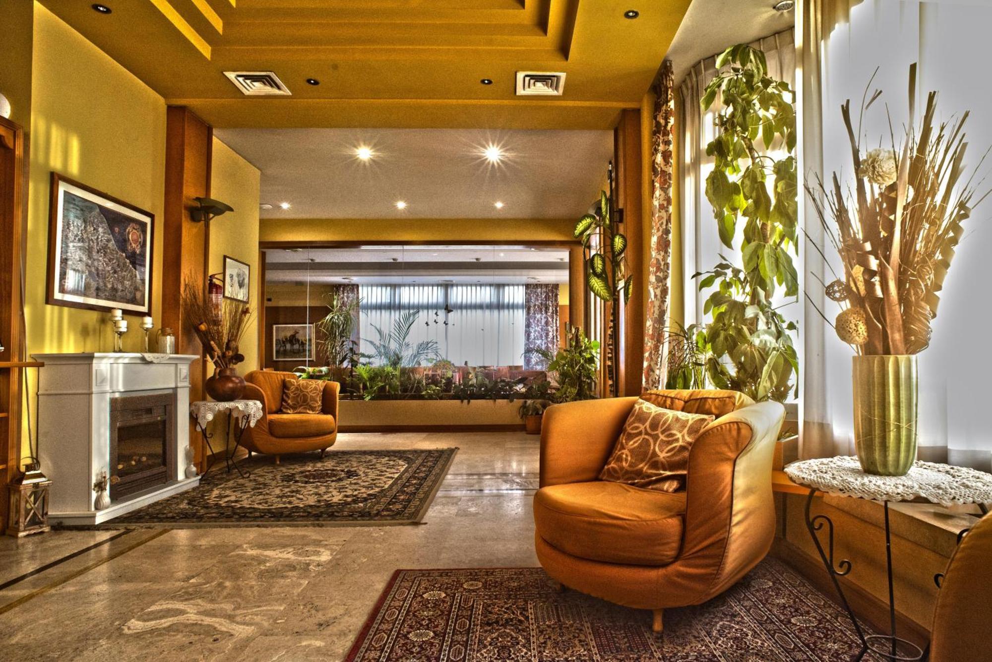 צ'לנו Hotel Lory & Ristorante Ferraro מראה חיצוני תמונה