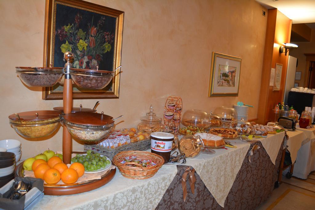 צ'לנו Hotel Lory & Ristorante Ferraro מראה חיצוני תמונה