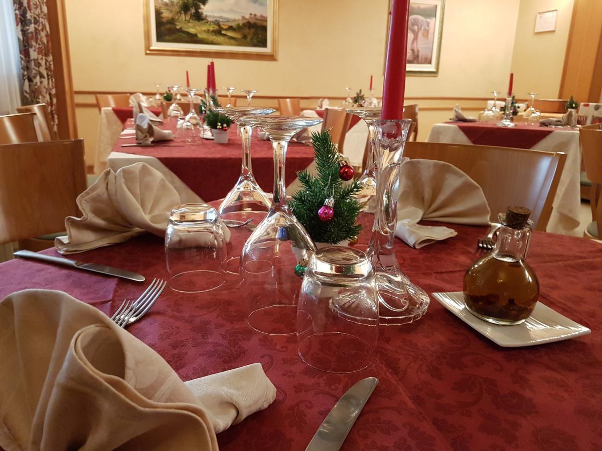 צ'לנו Hotel Lory & Ristorante Ferraro מראה חיצוני תמונה